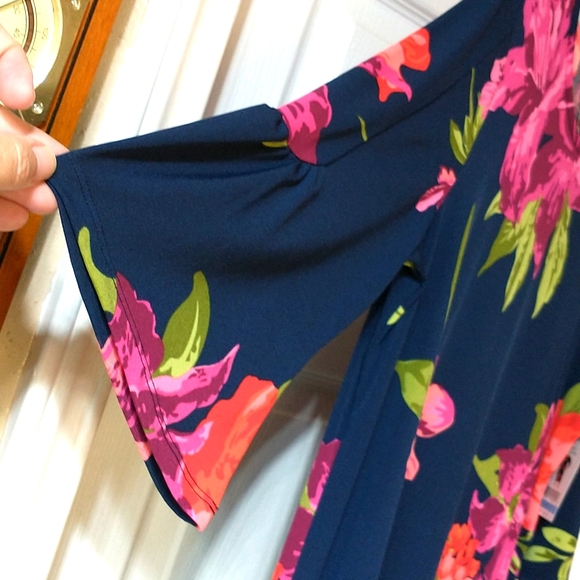 Alexandra+ Oak NWT dress size large, P2P-"20 length shoulder to hem 38". - Picture 4 of 5